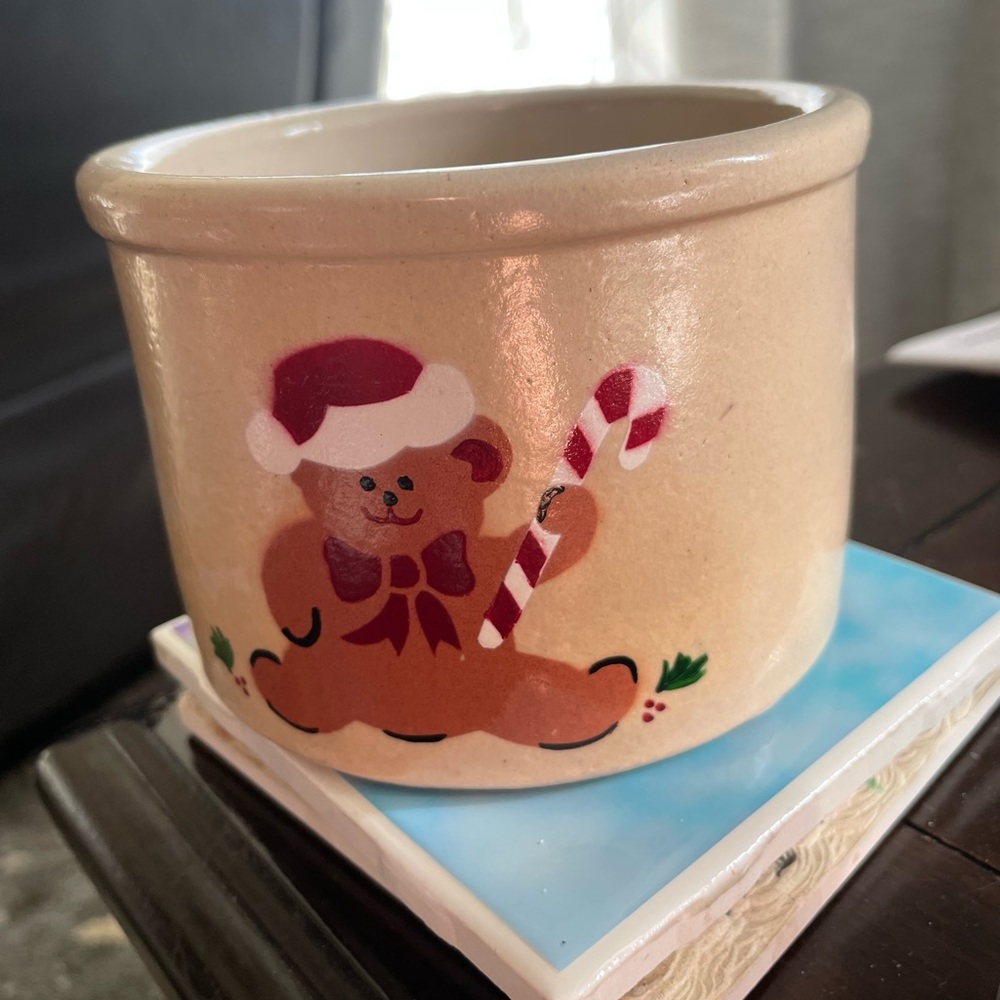 1 quart crock  Christmas pattern!